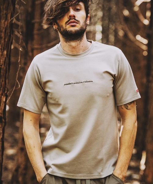 NO ID.(ノーアイディ)の「mt8392-エンブロイダリーメッセージC-N-T Tシャツ(Tシャツ/カットソー・メンズ・ライトベージュ/ブラック/ホワイト・02/01)」の19枚目の写真
