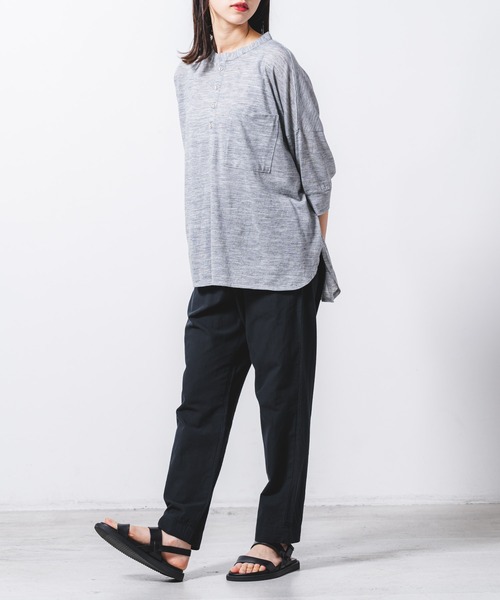 quadro(クオドロ)の「ラミーナイロン撚杢天竺6分袖ヘンリーネックプルオーバー(Tシャツ/カットソー・レディース・ブルー/ダークネイビー/グレー/ベージュ・FREE)」の14枚目の写真