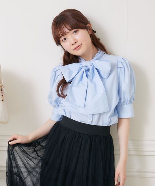 ems excite(エムズエキサイト)の「パール釦ボウタイBL(シャツ/ブラウス・レディース・ブルー/ブルー系その他/ホワイト・FREE)」の9枚目の写真