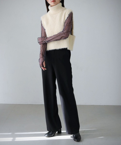 cheriella(シェリエラ)の「【cheriella】WEB限定タートルネックフェザーニットショートベスト(ベスト・レディース・ベージュ/アイボリー/ブラック/チャコールグレー・M)」の10枚目の写真