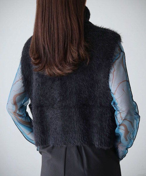 cheriella(シェリエラ)の「【cheriella】WEB限定タートルネックフェザーニットショートベスト(ベスト・レディース・ベージュ/アイボリー/ブラック/チャコールグレー・M)」の17枚目の写真