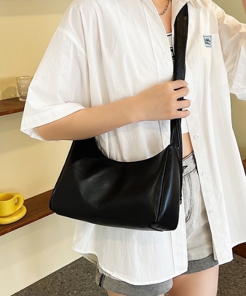 wears（ウェアーズ）の「2WAYギャザーデザインバッグ（ショルダーバッグ・レディース・ホワイト/ブラック・FREE）」の9枚目の写真