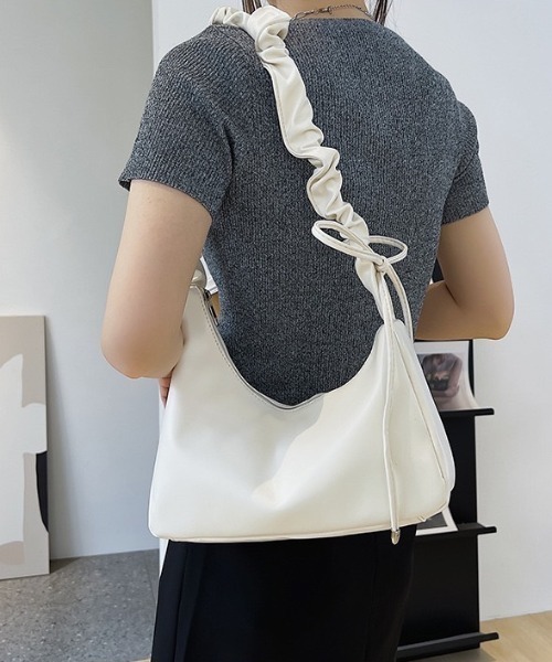 wears（ウェアーズ）の「2WAYギャザーデザインバッグ（ショルダーバッグ・レディース・ホワイト/ブラック・FREE）」の5枚目の写真
