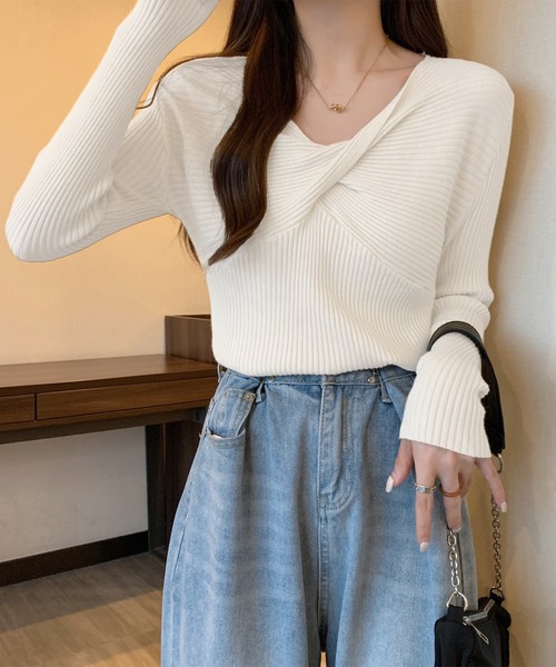 Felt-Maglietta（フェルトマリエッタ）の「ツイストネック長袖リブニット（ニット/セーター・レディース・ブラック/ホワイト・FREE）」の3枚目の写真