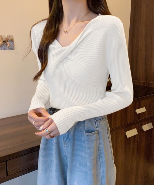 Felt-Maglietta（フェルトマリエッタ）の「ツイストネック長袖リブニット（ニット/セーター・レディース・ブラック/ホワイト・FREE）」の4枚目の写真