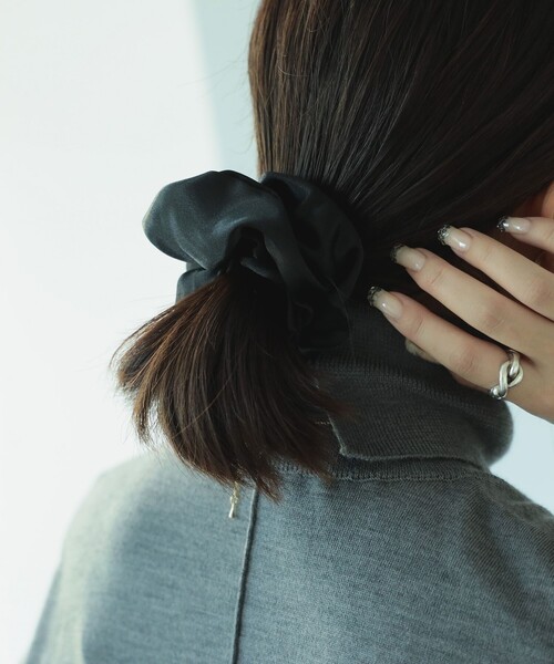 B:MING by BEAMS(ビーミングバイビームス)の「B:MING by BEAMS / サテン シュシュ(シュシュ・レディース・ブラウン系その他4/ブラック/オリーブ・ONE SIZE)」の1枚目の写真