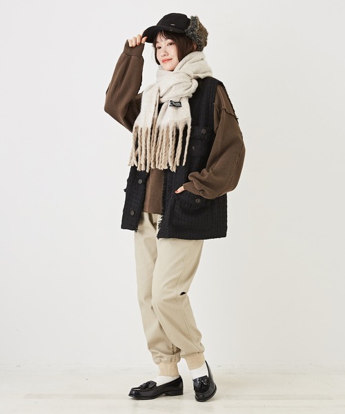 CUBE SUGAR（キューブシュガー）の「ボリュームフリンジマフラー（マフラー・レディース・ピンク/ネイビー/アイボリー・M）」の5枚目の写真