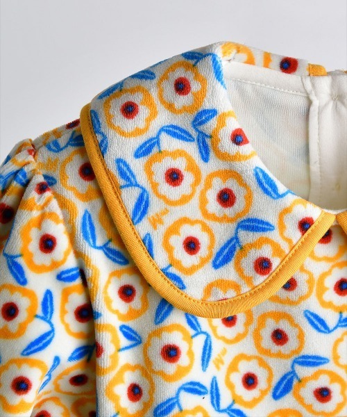 moimoln（モイモルン）の「フラワー柄ラウンドカラートップス（Tシャツ/カットソー・キッズ・オフホワイト・110cm/120cm/100cm/130cm）」の3枚目の写真