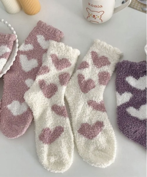 ammy.（エイミードット）の「【 ammy. / エイミードット 】 ふわふわ ハート ソックス / ルームソックス（その他ルームウェア・レディース・ブルー/パープル/ホワイト/オレンジ/ピンク・FREE）」の2枚目の写真