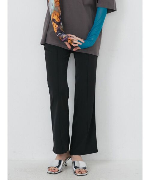 MURUA（ムルーア）の「ハイウエストフィットフレアパンツ（その他パンツ・レディース・ブルー/ブラック・2/1）」の2枚目の写真