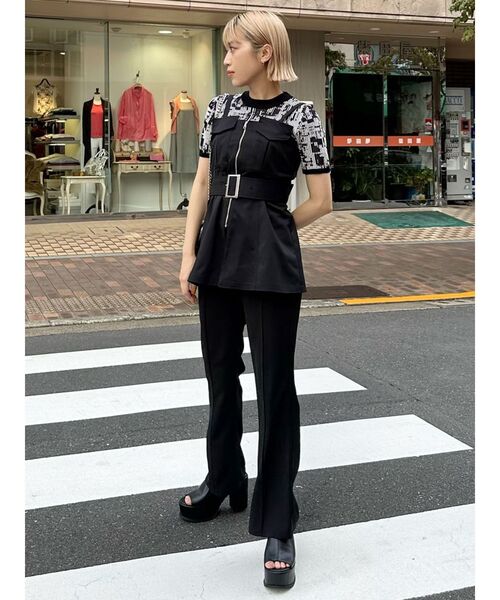 MURUA（ムルーア）の「ハイウエストフィットフレアパンツ（その他パンツ・レディース・ブルー/ブラック・2/1）」の8枚目の写真