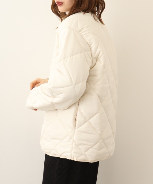 atONE(アットワン)の「atONE ふっくら着こなし防寒ダウン!軽量中綿ノーカラーダウンジャケット(ノーカラーコート・レディース・ベージュ/カーキ/アイボリー・L/LL/3L/4L/M)」の7枚目の写真
