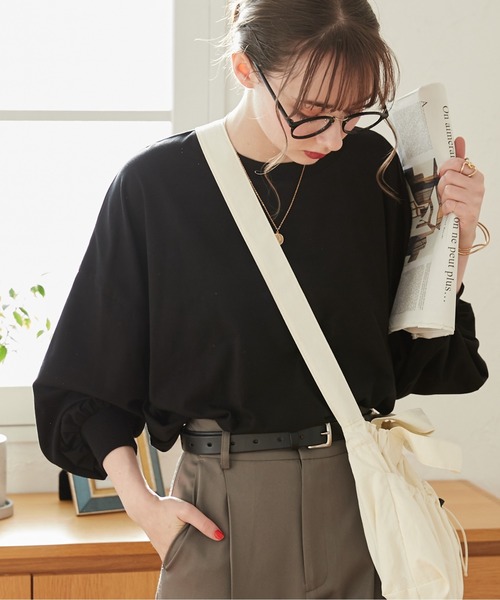 ANGIE(アンジー)の「ボリュームスリーブロンT(無地/ボーダー)(Tシャツ/カットソー・レディース・ブラック×ホワイト/ベージュ/ホワイト/ホワイト×ブラック/ブラック・FREE)」の1枚目の写真