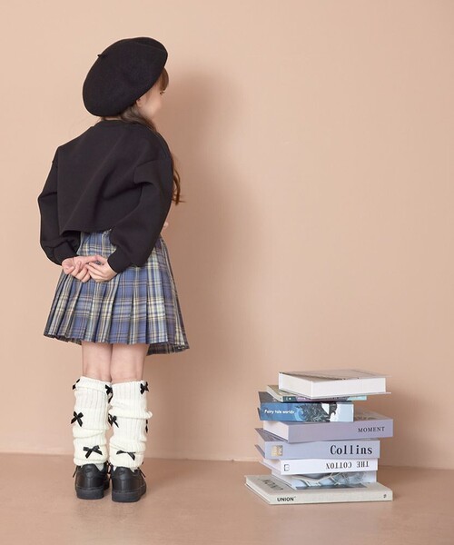 aBity select(アビティセレクト)の「レイヤードクロップド ダンボールニット/ボンディングトップス(スウェット・キッズ・サックスブルー/ブラック/杢グレー・100/120/110/90)」の4枚目の写真