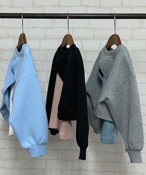 aBity select(アビティセレクト)の「レイヤードクロップド ダンボールニット/ボンディングトップス(スウェット・キッズ・サックスブルー/ブラック/杢グレー・100/120/110/90)」の6枚目の写真
