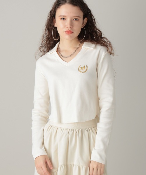 FOREVER 21(フォーエバー トゥエンティーワン)の「【2024SS】スキッパーエンブレムトップス(Tシャツ/カットソー・レディース・オフホワイト/グリーン/ネイビー・MEDIUM/SMALL)」の2枚目の写真