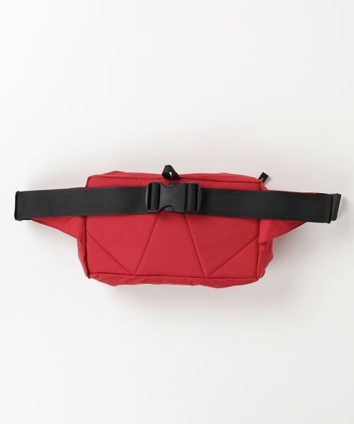 WILD THINGS（ワイルドシングス）の「【WILD THINGS/ワイルドシングス】DELFY fabric ワンポイントロゴ スクエア型ボディウエストバッグ（ボディバッグ/ウエストポーチ・メンズ・ブラック/パープル/レッド/ターコイズブルー・FREE）」の5枚目の写真