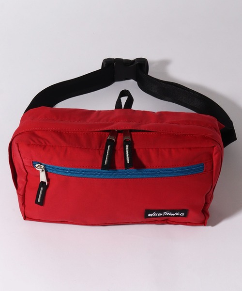 WILD THINGS（ワイルドシングス）の「【WILD THINGS/ワイルドシングス】DELFY fabric ワンポイントロゴ スクエア型ボディウエストバッグ（ボディバッグ/ウエストポーチ・メンズ・ブラック/パープル/レッド/ターコイズブルー・FREE）」の4枚目の写真