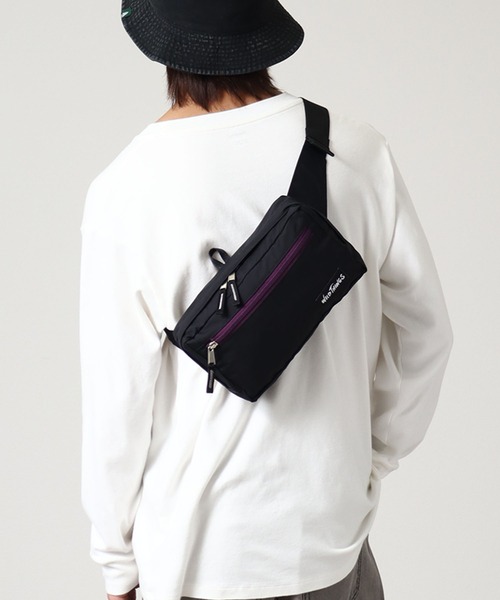 WILD THINGS（ワイルドシングス）の「【WILD THINGS/ワイルドシングス】DELFY fabric ワンポイントロゴ スクエア型ボディウエストバッグ（ボディバッグ/ウエストポーチ・メンズ・ブラック/パープル/レッド/ターコイズブルー・FREE）」の6枚目の写真