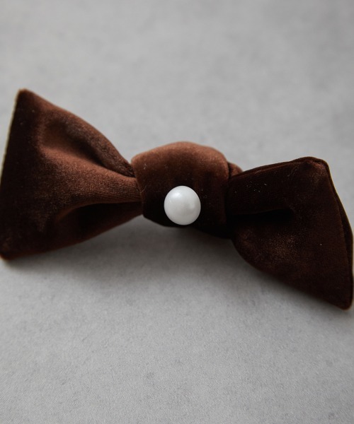 riziere（リジェール）の「ベルベット蝶ネクタイ（ボタン取り外しシャツ対応）（蝶ネクタイ・キッズ・ブラウン/ベージュ/チャコール・FREE）」の6枚目の写真