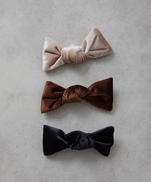 riziere（リジェール）の「ベルベット蝶ネクタイ（ボタン取り外しシャツ対応）（蝶ネクタイ・キッズ・ブラウン/ベージュ/チャコール・FREE）」の5枚目の写真