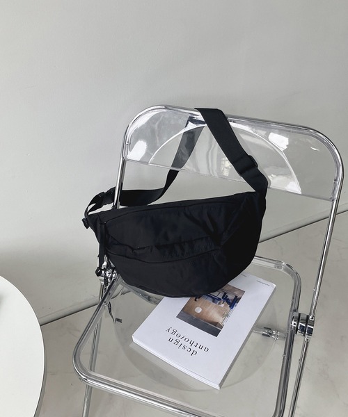 AS KNOW AS plus（アズノゥアズプラス）の「☆ナイロン ボディバッグ（ボディバッグ/ウエストポーチ・レディース・ブラック/アイボリー/カーキ/グレー/シルバー/ブラック系その他2/ブラック系その他/ベージュ/レオパード・FREE）」の3枚目の写真