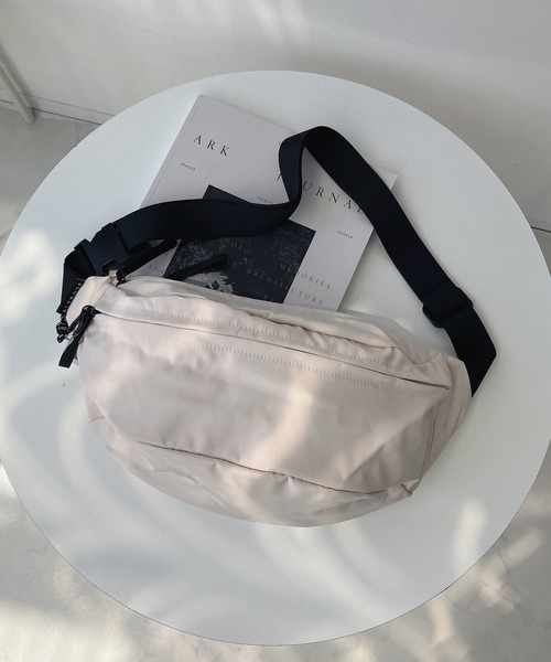 AS KNOW AS plus（アズノゥアズプラス）の「☆ナイロン ボディバッグ（ボディバッグ/ウエストポーチ・レディース・ブラック/アイボリー/カーキ/グレー/シルバー/ブラック系その他2/ブラック系その他/ベージュ/レオパード・FREE）」の12枚目の写真