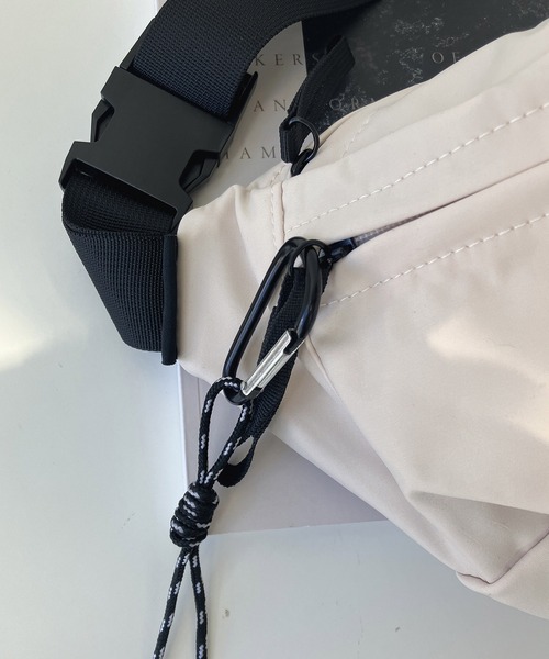 AS KNOW AS plus（アズノゥアズプラス）の「☆ナイロン ボディバッグ（ボディバッグ/ウエストポーチ・レディース・ブラック/アイボリー/カーキ/グレー/シルバー/ブラック系その他2/ブラック系その他/ベージュ/レオパード・FREE）」の13枚目の写真