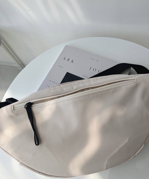 AS KNOW AS plus（アズノゥアズプラス）の「☆ナイロン ボディバッグ（ボディバッグ/ウエストポーチ・レディース・ブラック/アイボリー/カーキ/グレー/シルバー/ブラック系その他2/ブラック系その他/ベージュ/レオパード・FREE）」の19枚目の写真