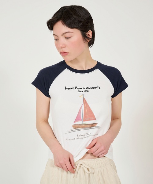 TINA:JOJUN(ティーナジョジュン)の「プリント リブラグランTシャツ TINA:JOJUN(Tシャツ/カットソー・レディース・ホワイト/ネイビー・M)」の2枚目の写真