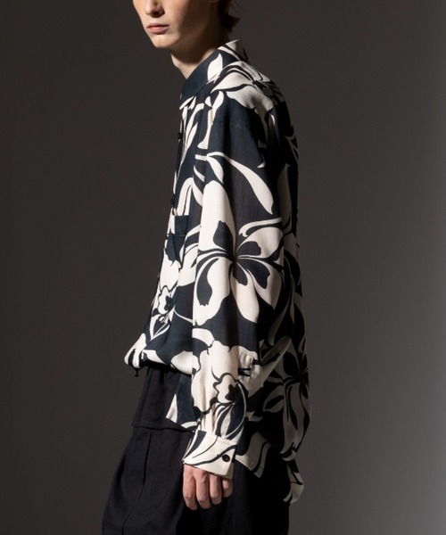ROBES&CONFECTIONS(ローブスコンフェクションズ)の「Robes & Confections/ローブス&コンフェクションズ/Tahitian Floral Shark Skin Baggy Shirt(シャツ/ブラウス・レディース・ブラック/モスグリーン/ワイン・1/3)」の1枚目の写真