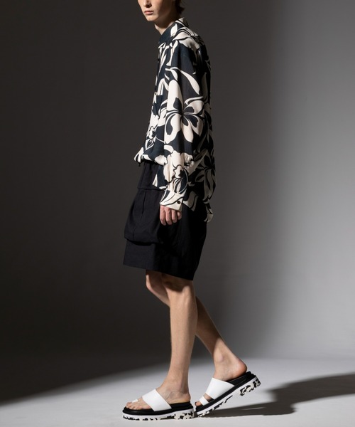 ROBES&CONFECTIONS(ローブスコンフェクションズ)の「Robes & Confections/ローブス&コンフェクションズ/Tahitian Floral Shark Skin Baggy Shirt(シャツ/ブラウス・レディース・ブラック/モスグリーン/ワイン・1/3)」の4枚目の写真