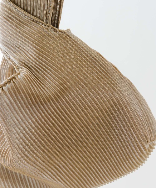 RODE SKO(ロデスコ)の「メタリックプリーツバッグ(ハンドバッグ・レディース・ブラック/ゴールド/ブラウン・ONE)」の5枚目の写真