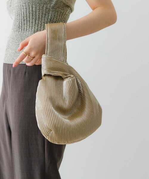 RODE SKO(ロデスコ)の「メタリックプリーツバッグ(ハンドバッグ・レディース・ブラック/ゴールド/ブラウン・ONE)」の8枚目の写真