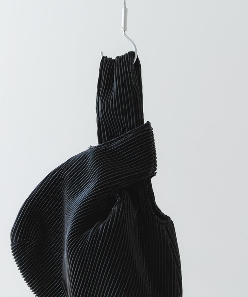 RODE SKO(ロデスコ)の「メタリックプリーツバッグ(ハンドバッグ・レディース・ブラック/ゴールド/ブラウン・ONE)」の15枚目の写真