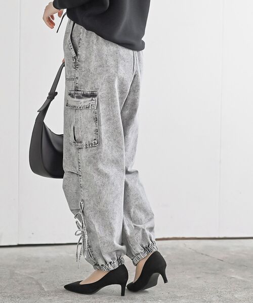 rps(アールピーエス)の「サイドリボンデニムカーゴパンツ(カーゴパンツ・レディース・ブルー系その他/ブラック/ブルー/グレー・フリー)」の21枚目の写真