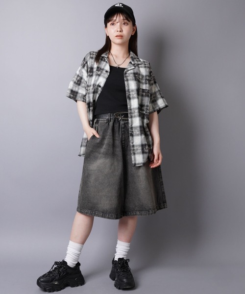 SPINNS（スピンズ）の「3サイズ展開！ヴィンテージ加工デニムジョーツ/デニムハーフパンツ/ユニセックス（デニムパンツ・メンズ・ブラック系その他/ブルー系その他/サックスブルー系/ワンウォッシュ・L/M/S）」の14枚目の写真