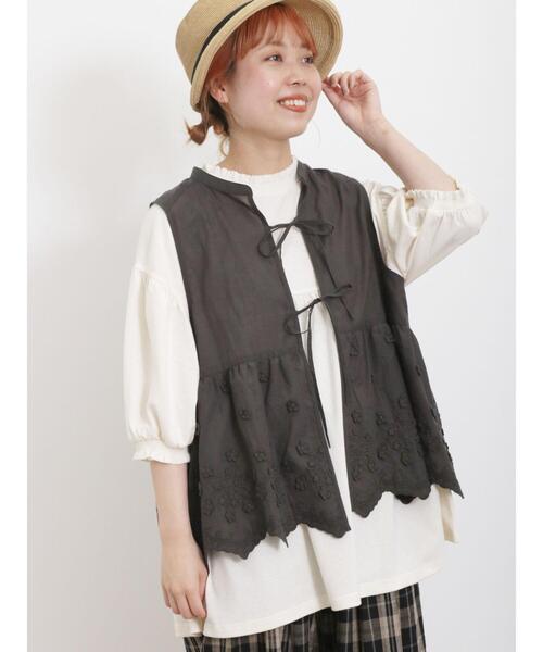Samansa Mos2（サマンサ モスモス）の「刺繍リボンベスト（ベスト・レディース・チャコールグレー/キナリ/オフホワイト・F）」の3枚目の写真