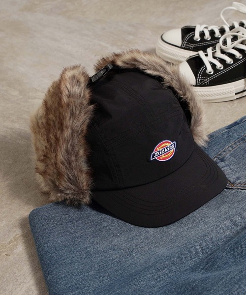 Dickies(ディッキーズ)の「【Dickies】EX FUR EARMUFF JET CAP/ロゴ/ジェットキャップ/ファー付き/フリーサイズ/帽子/ディッキーズ(キャップ・メンズ・レンガ/ブラック/ベージュ/カーキ・FREE)」の1枚目の写真