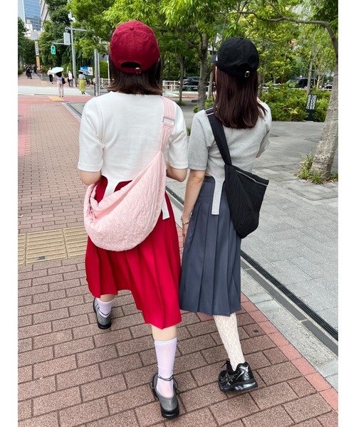 WC(ダブル シー)の「ミドルプリーツスカート【EC限定カラーあり】(スカート・レディース・ブラック/レッド/スミクロ・FREE)」の17枚目の写真