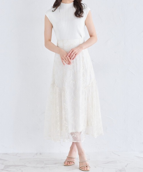 tocco closet(トッコ クローゼット)の「フラワーライン刺繍サイドギャザーフレアスカート(スカート・レディース・ピンク/アイボリー/グレイッシュブルー・M)」の12枚目の写真