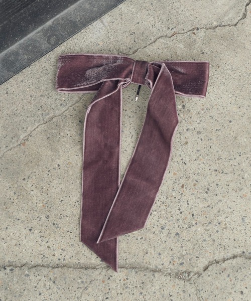 GOLDY（ゴールディ）の「ベロア ロング レングス リボン ヘアカフ（ヘアゴム・レディース・ブルー/ピンク/レッド/ブラック/ベージュ・FREE）」の4枚目の写真