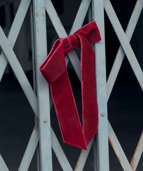 GOLDY（ゴールディ）の「ベロア ロング レングス リボン ヘアカフ（ヘアゴム・レディース・ブルー/ピンク/レッド/ブラック/ベージュ・FREE）」の6枚目の写真