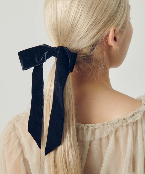 GOLDY(ゴールディ)の「ベロア ロング レングス リボン ヘアカフ(ヘアゴム・レディース・ブルー/ピンク/レッド/ブラック/ベージュ・FREE)」の14枚目の写真