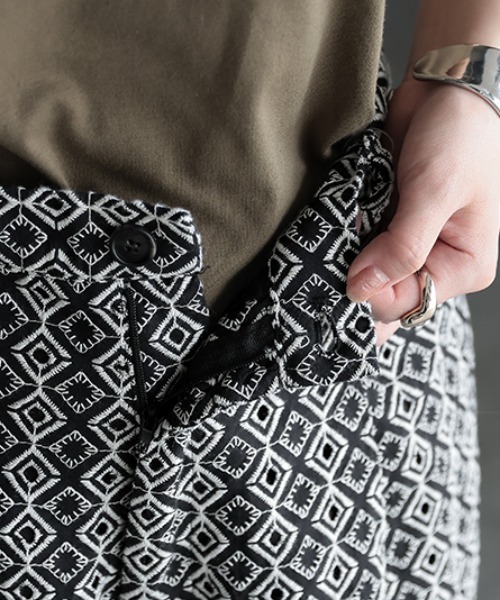 HUG.U(ハグユー)の「刺繍ワイドパンツ(その他パンツ・レディース・ブラック・FREE)」の13枚目の写真