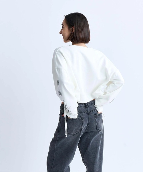 ROXY（ロキシー）の「OASIS FOUND/ロキシーショート丈スウェットトレーナー（スウェット・レディース・ホワイト/ブラック・MEDIUM/LARGE/SMALL）」の3枚目の写真