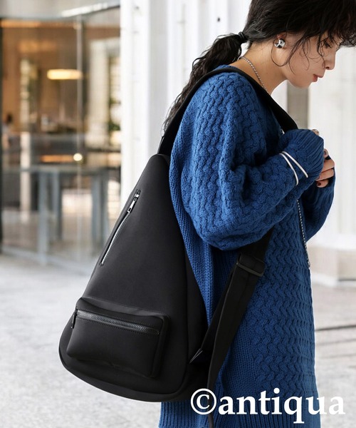 antiqua(アンティカ)の「マシュマロショルダーバッグ(ショルダーバッグ・レディース・ブラック・ONESIZE)」の3枚目の写真