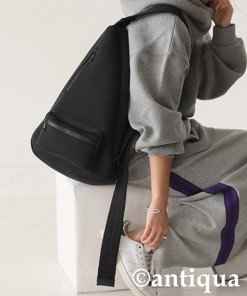 antiqua(アンティカ)の「マシュマロショルダーバッグ(ショルダーバッグ・レディース・ブラック・ONESIZE)」の11枚目の写真