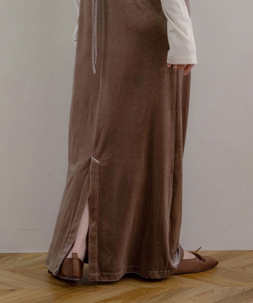 NOAHL(ノアル)の「【NOAHL】ベロアキャミワンピース(ワンピース・レディース・ダークグリーン/グレイッシュベージュ/ブラック/ダークブラウン/ダークグレー・S/M)」の10枚目の写真