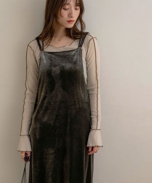 NOAHL(ノアル)の「【NOAHL】ベロアキャミワンピース(ワンピース・レディース・ダークグリーン/グレイッシュベージュ/ブラック/ダークブラウン/ダークグレー・S/M)」の15枚目の写真